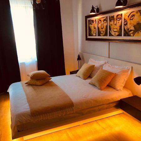 Kolonaki Domus Apartment 3 Iasi Bagian luar foto