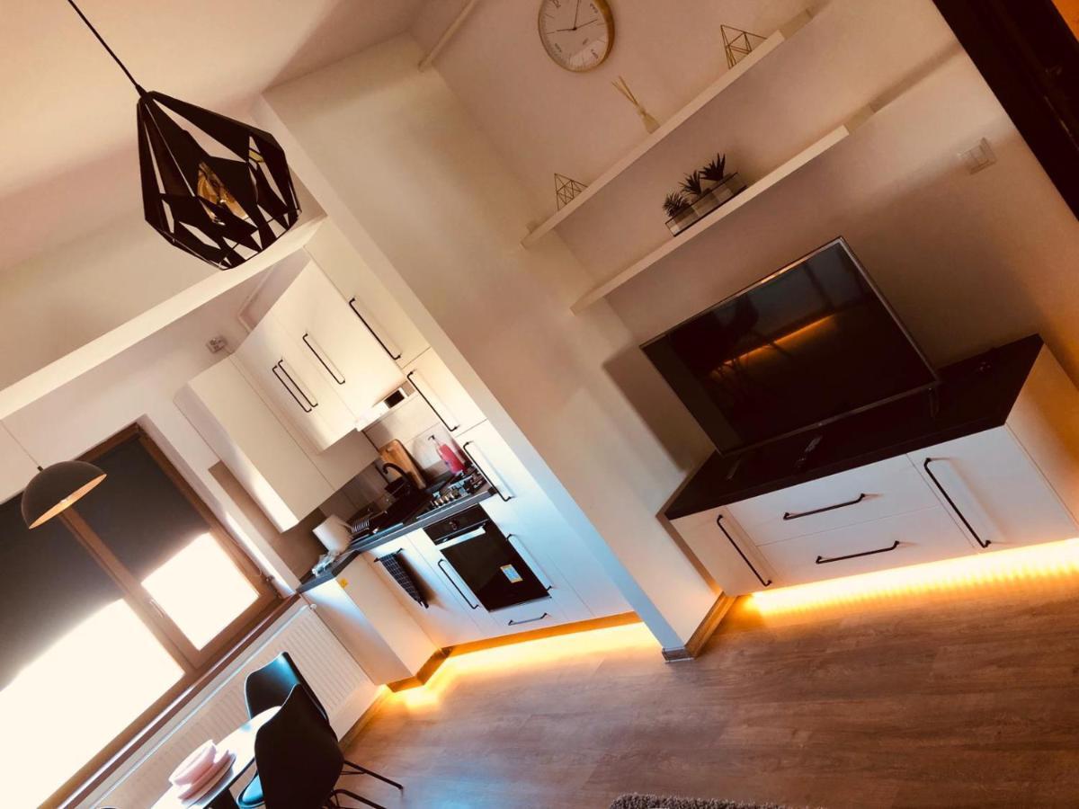 Kolonaki Domus Apartment 3 Iasi Bagian luar foto