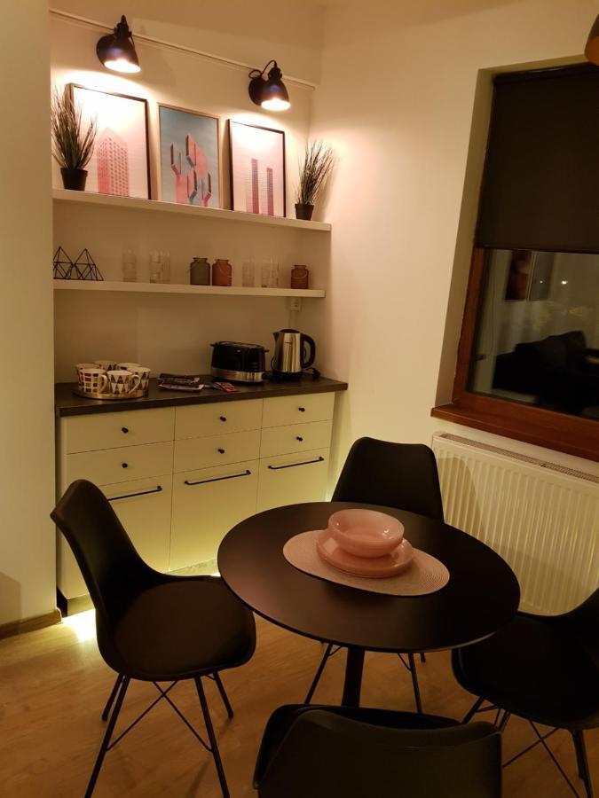 Kolonaki Domus Apartment 3 Iasi Bagian luar foto