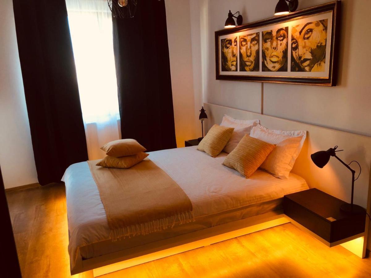 Kolonaki Domus Apartment 3 Iasi Bagian luar foto
