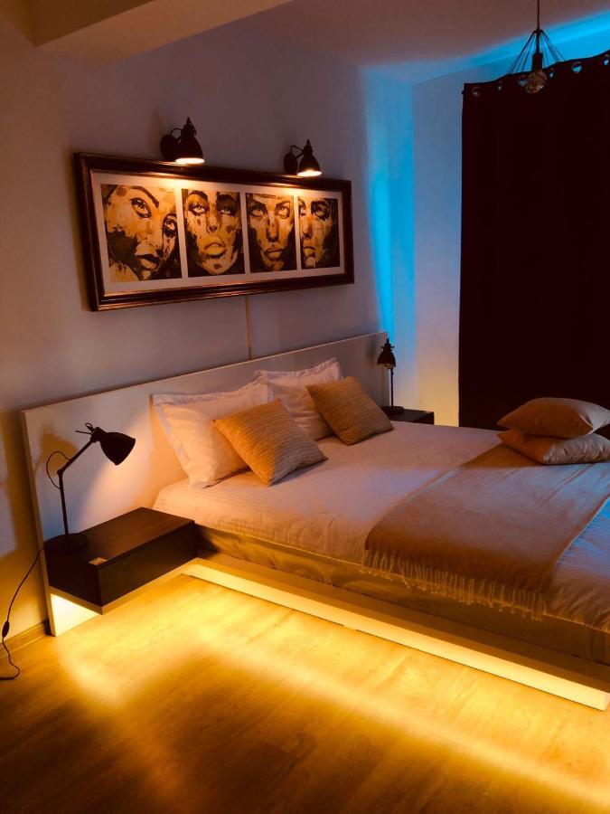 Kolonaki Domus Apartment 3 Iasi Bagian luar foto