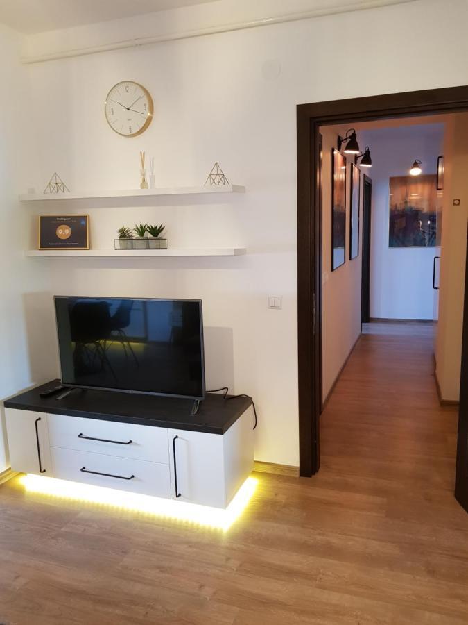 Kolonaki Domus Apartment 3 Iasi Bagian luar foto