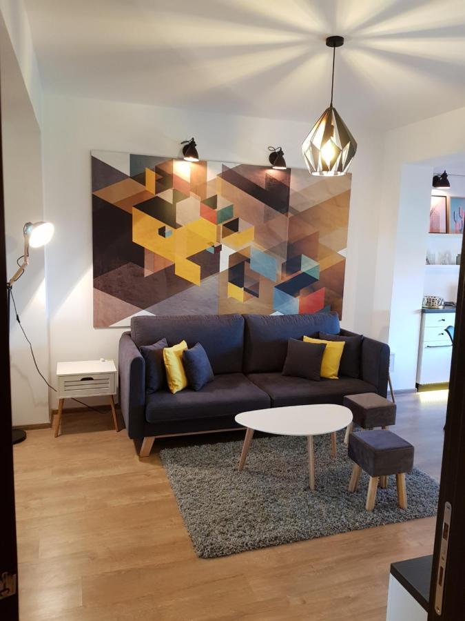 Kolonaki Domus Apartment 3 Iasi Bagian luar foto