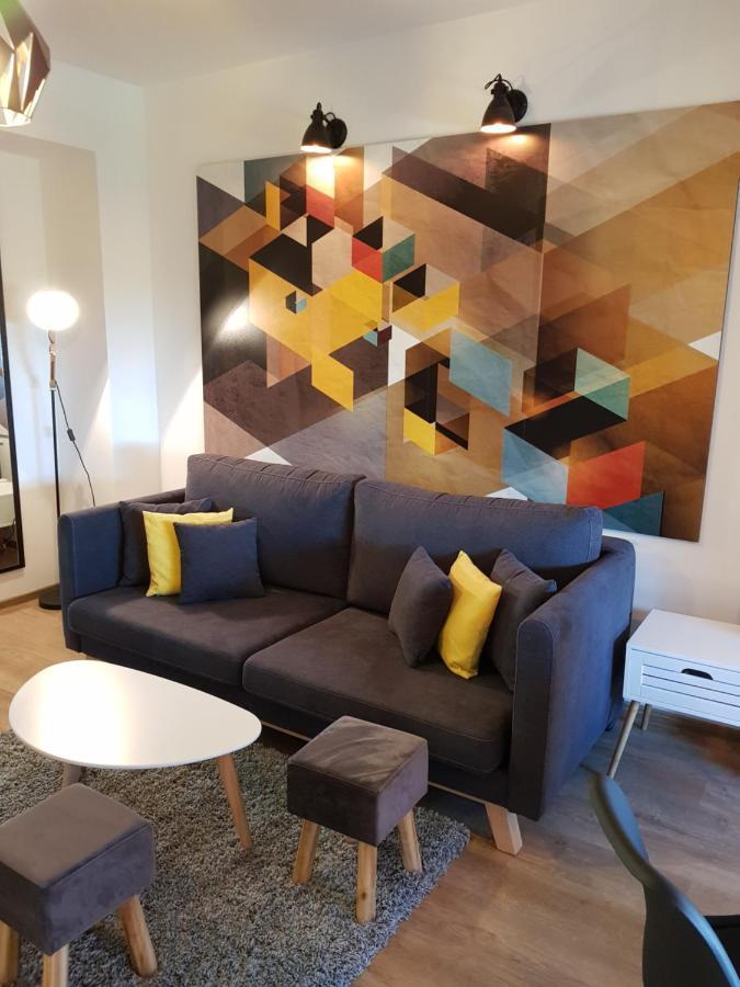 Kolonaki Domus Apartment 3 Iasi Bagian luar foto