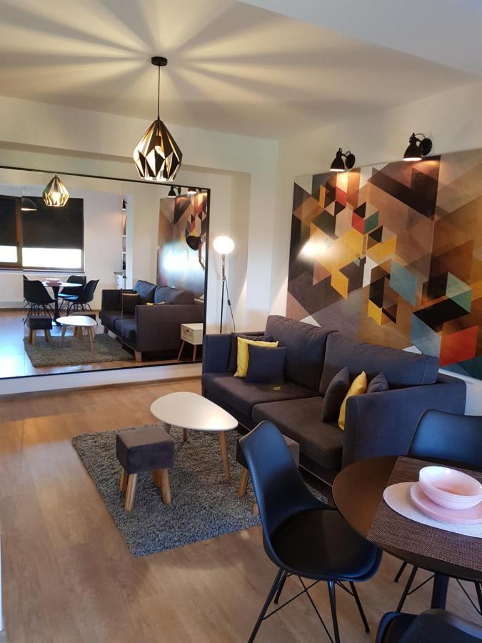 Kolonaki Domus Apartment 3 Iasi Bagian luar foto