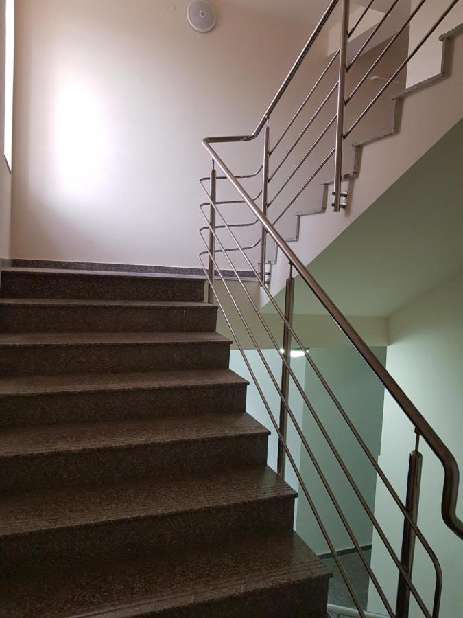 Kolonaki Domus Apartment 3 Iasi Bagian luar foto